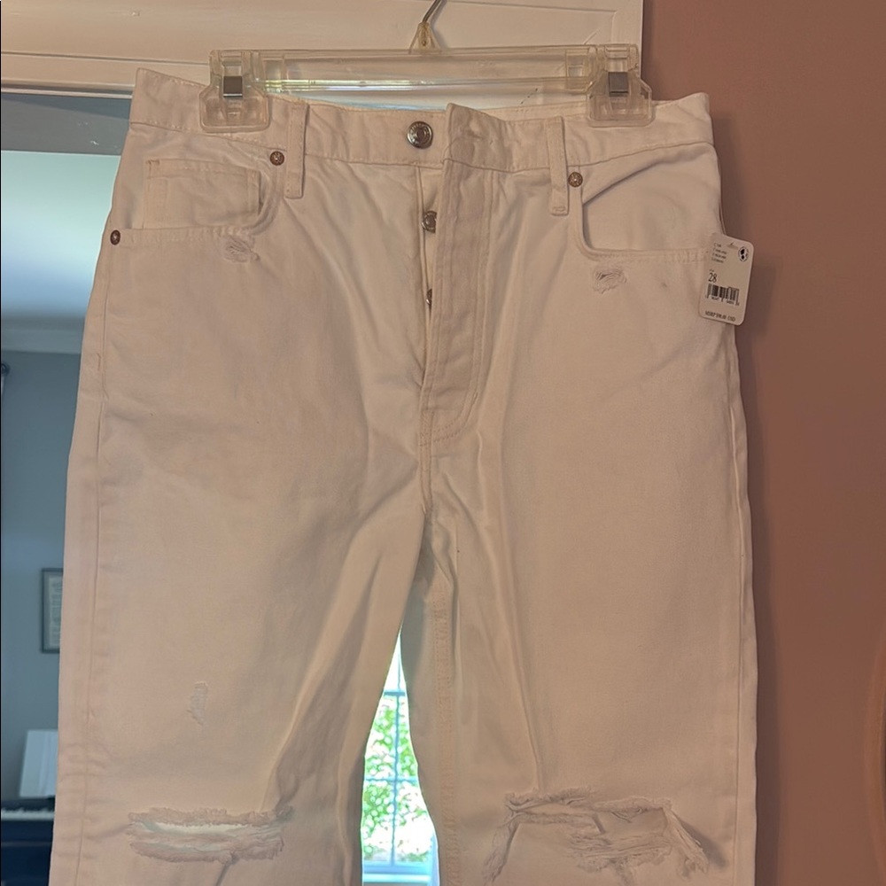 Free people new with tag White Distressed Jeans